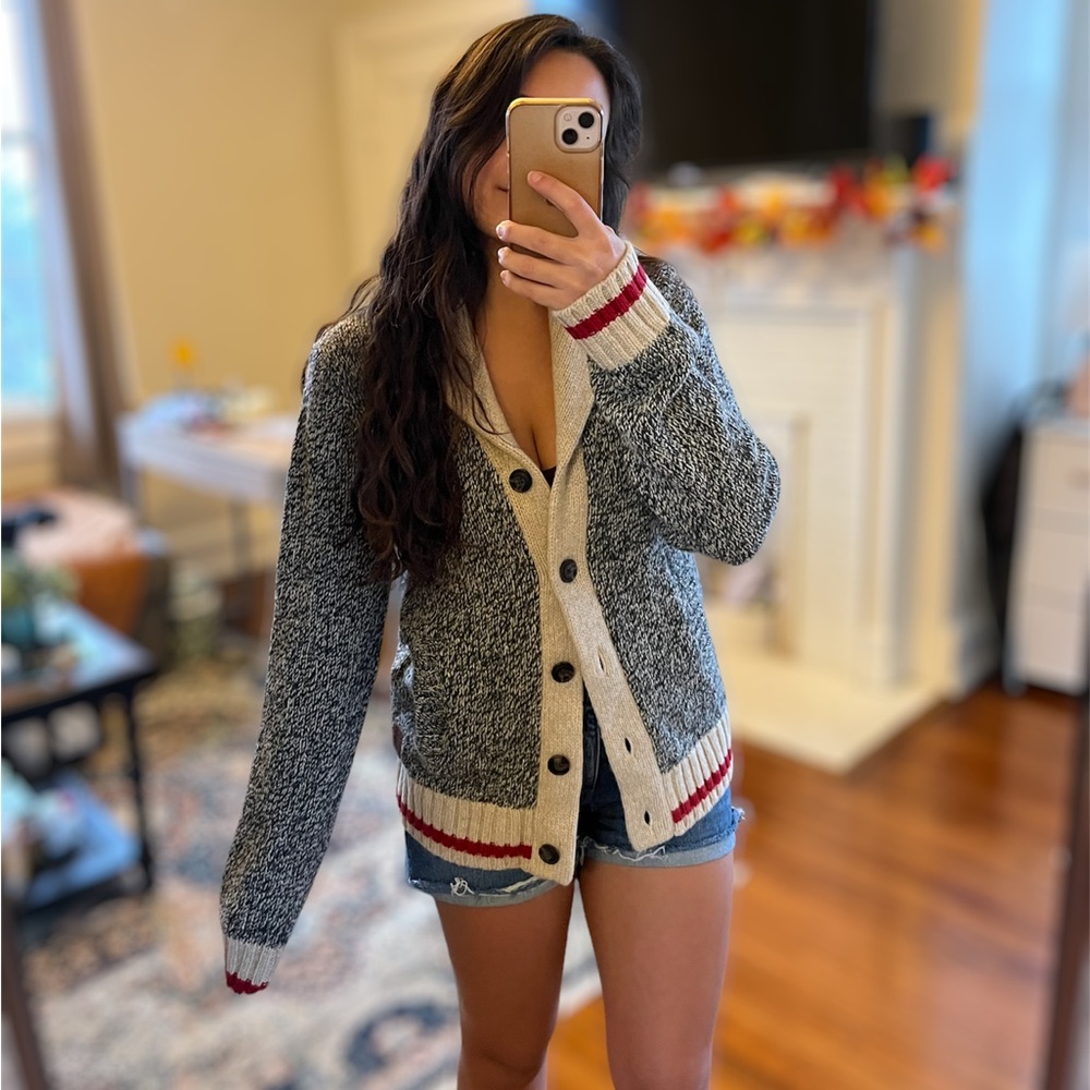 Roots Cabin Size S/P cozy soft button down cardigan 40% wool